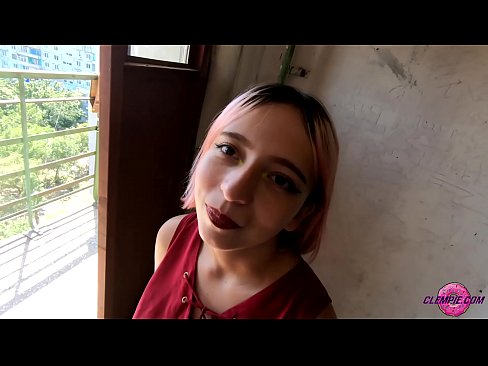 ❤️ סענסואַל תּלמיד סאַקס אַ פרעמדער אין די אָוטבאַקק - מיט זיין פּנים ❌ סלוץ ביי אונדז ❌❤