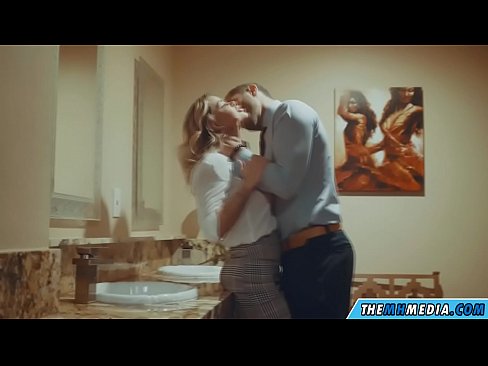 ❤️ ווען אַ באַסטי בלאָנדע סידוס איר אין אַ ציבור אָפּטריט ❌ סלוץ ביי אונדז ❌❤
